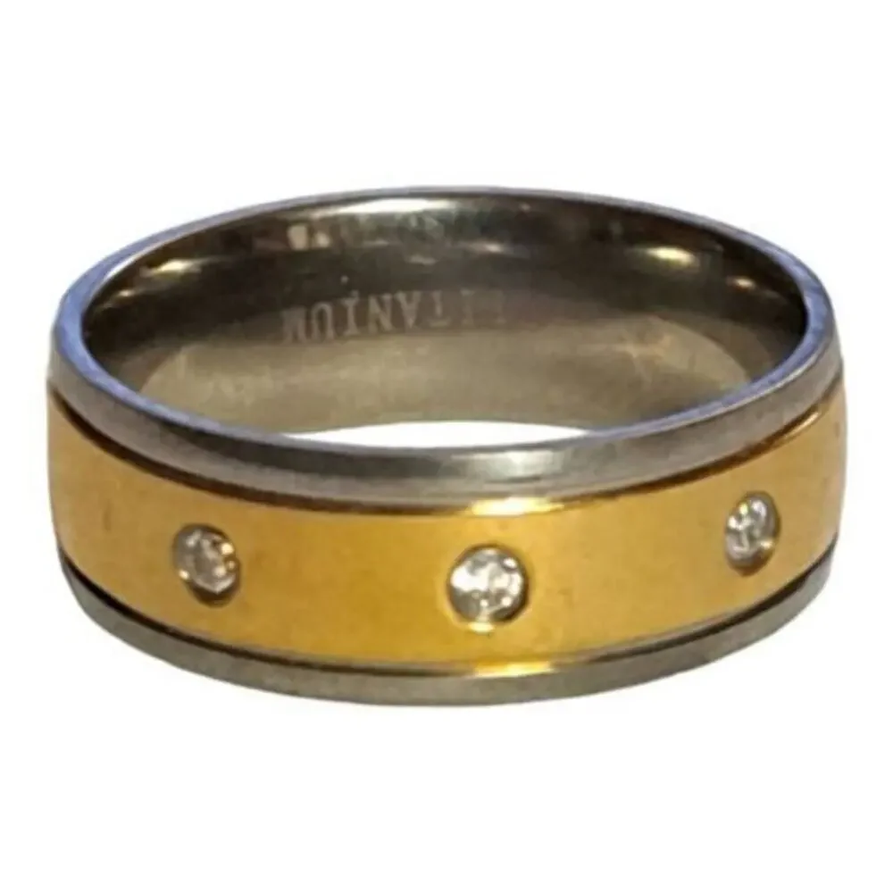 Men’s gold silver Titanium cubic zirconia tarnish resistant band‎ size 11